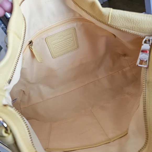 ✨COACH Scout Hobo Shoulder Bag (Like New)(Soft Yellow) - Picture 15 of 16